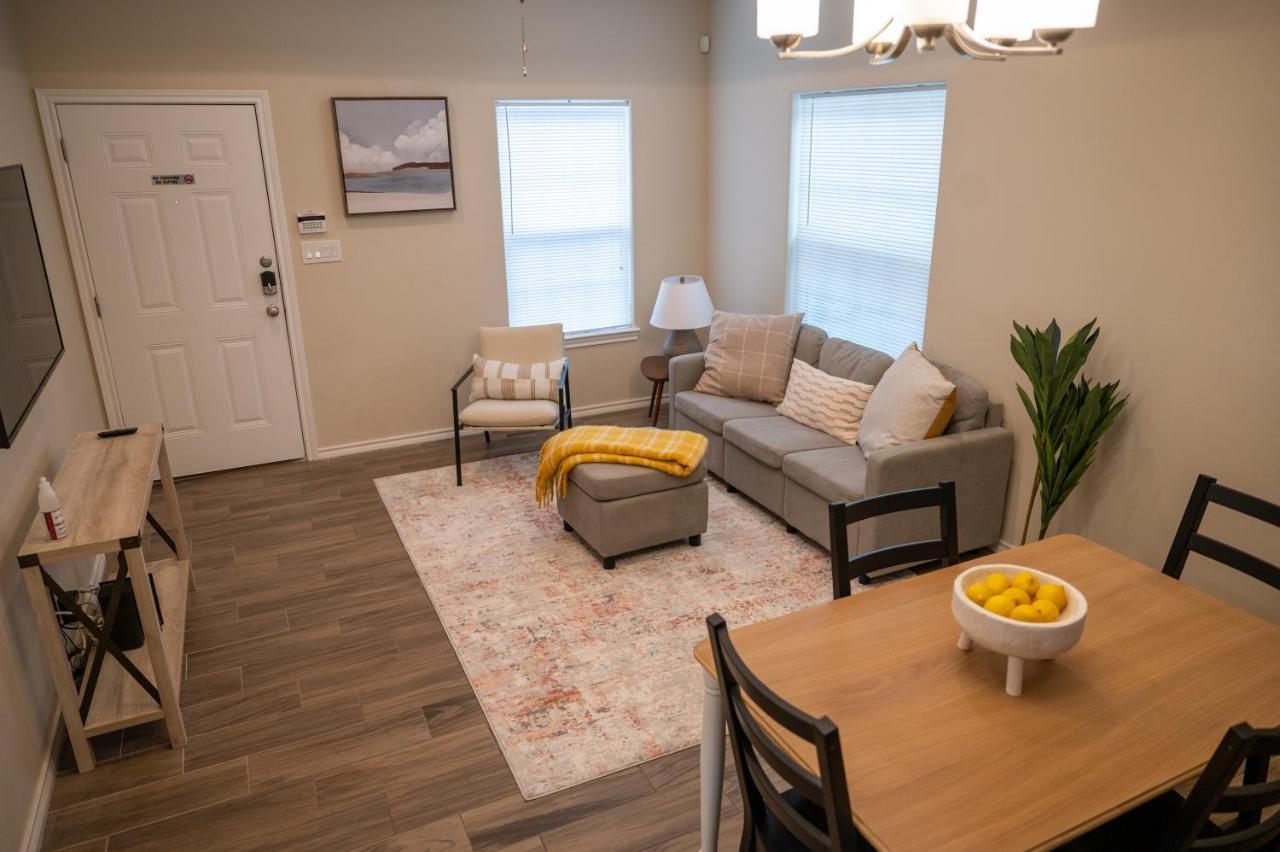 Fabulous King Size Bed In A Gated Neighborhood! Apartment Edinburg Bagian luar foto