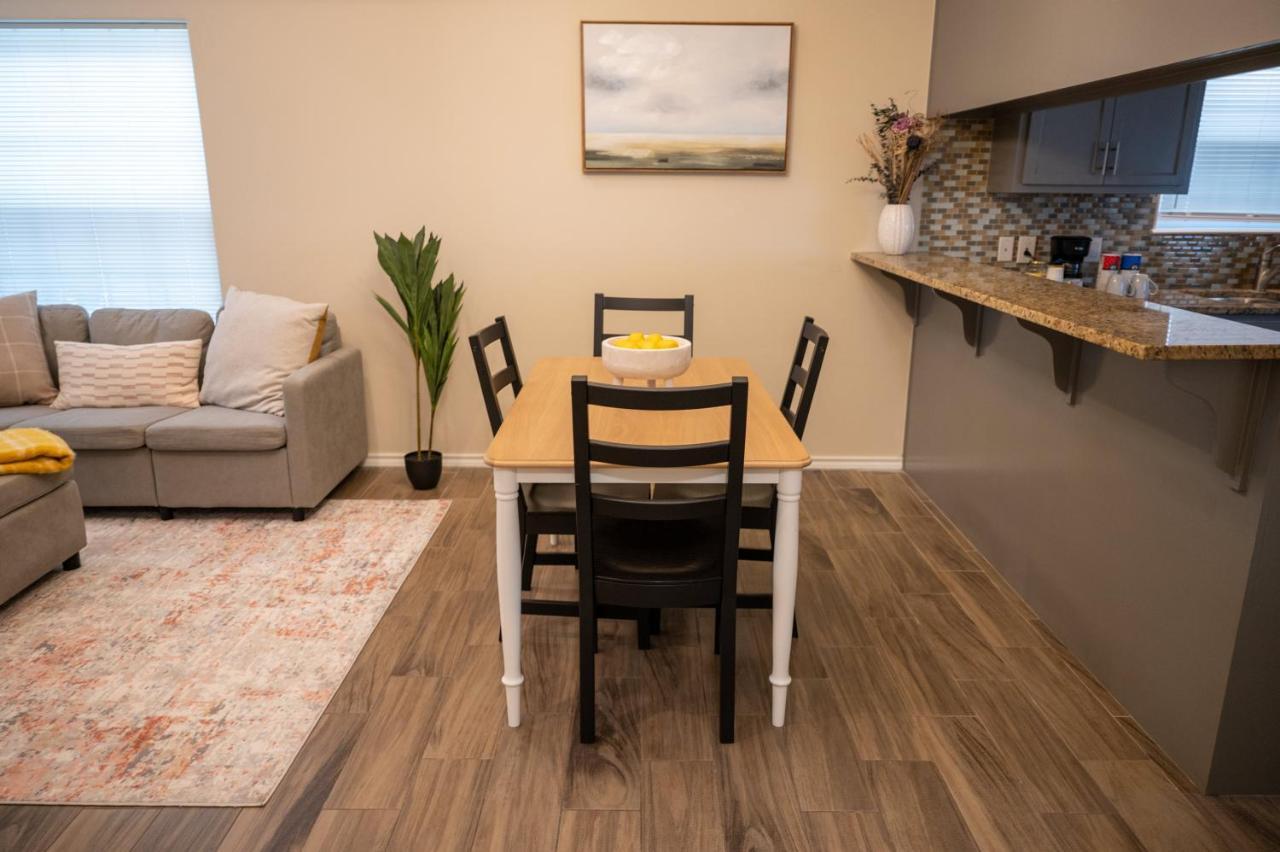 Fabulous King Size Bed In A Gated Neighborhood! Apartment Edinburg Bagian luar foto