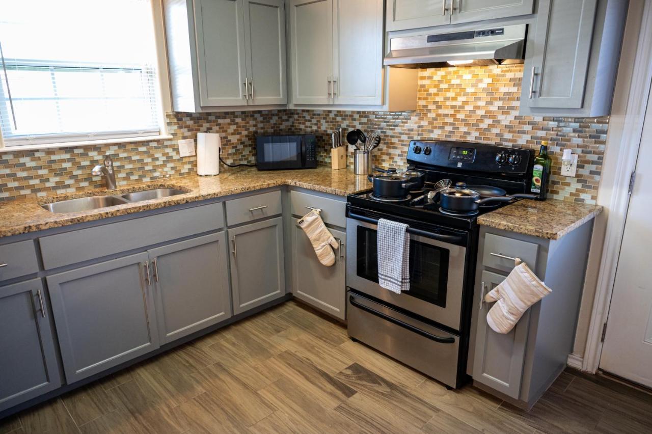 Fabulous King Size Bed In A Gated Neighborhood! Apartment Edinburg Bagian luar foto