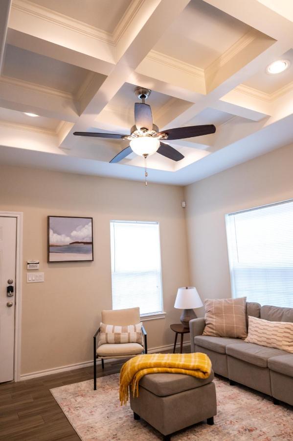 Fabulous King Size Bed In A Gated Neighborhood! Apartment Edinburg Bagian luar foto