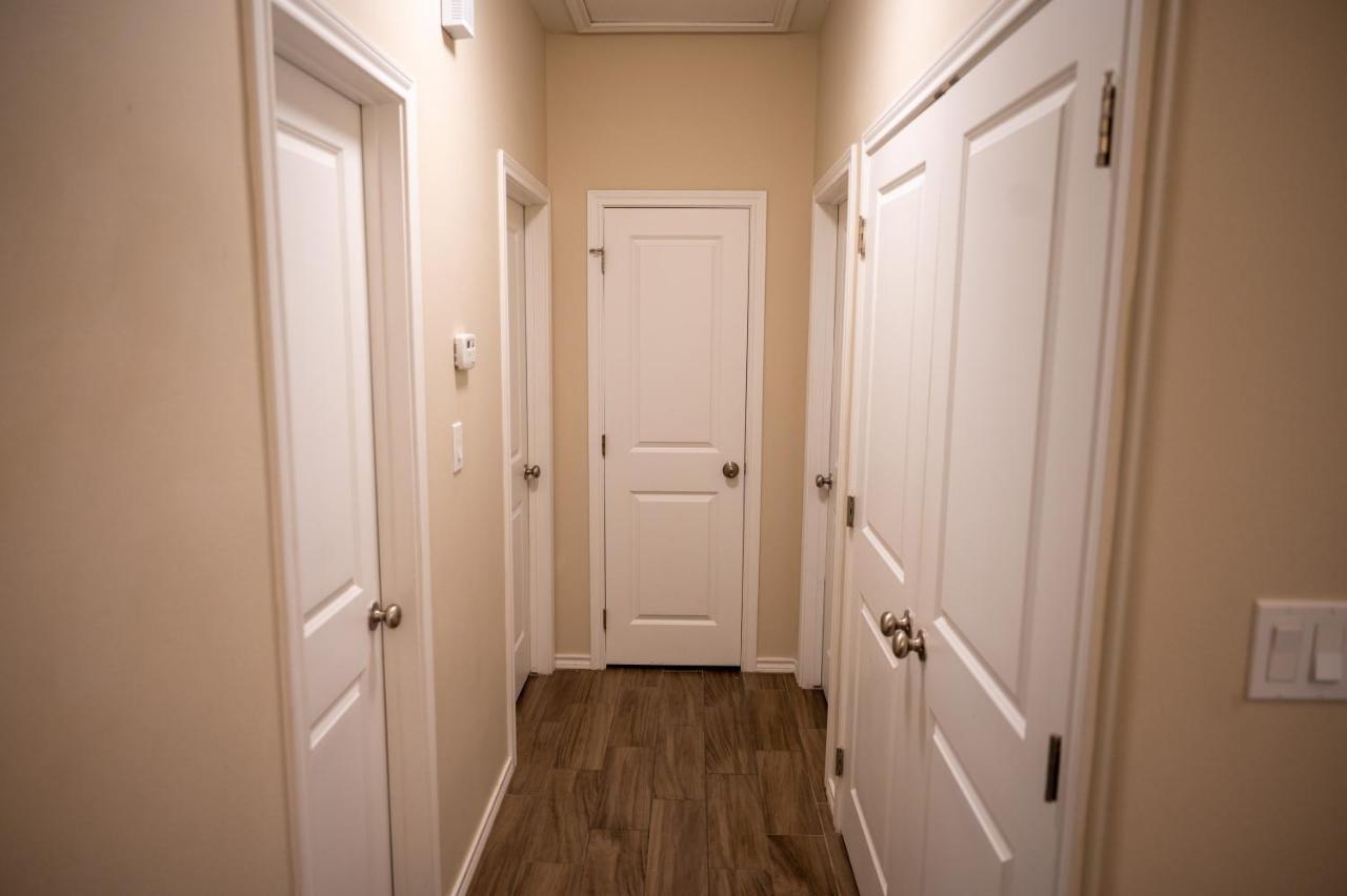 Fabulous King Size Bed In A Gated Neighborhood! Apartment Edinburg Bagian luar foto